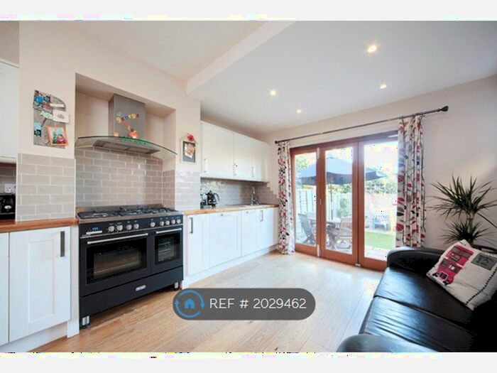 2 Bedroom Flat To Rent In Denton Street, London, SW18