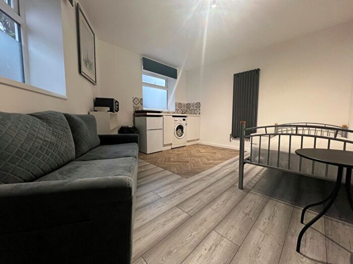 Studio To Rent In Cumberland Road, Plaistow, E13