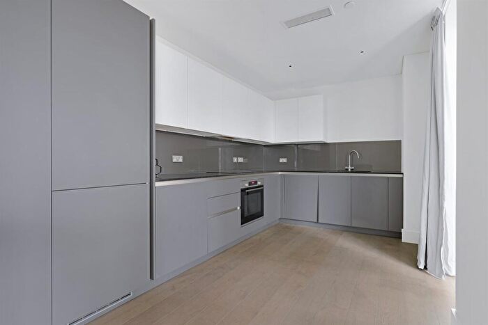 3 Bedroom Flat To Rent In Gartons Way, London, SW11