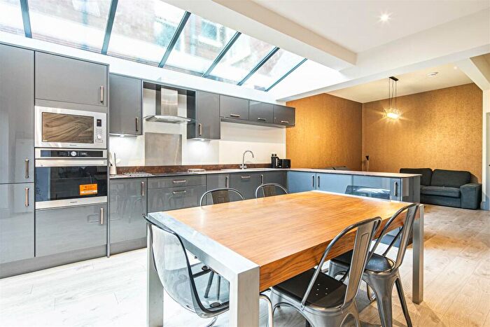 6 Bedroom Terraced House To Rent In Steel Bank Villas, Commonside, Sheffield, S10