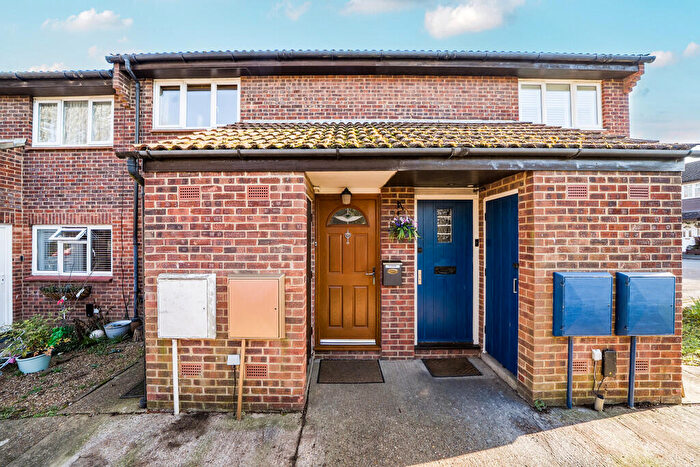 1 Bedroom Maisonette For Sale In Sunkist Way, Wallington, SM6