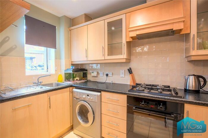 2 Bedroom Flat To Rent In Shillingford Close, London, NW7