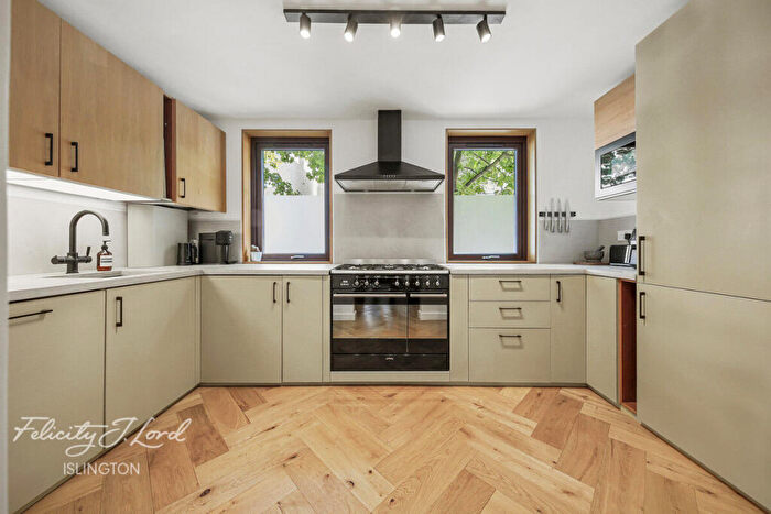 3 Bedroom Flat For Sale In Liverpool Road, London, N7