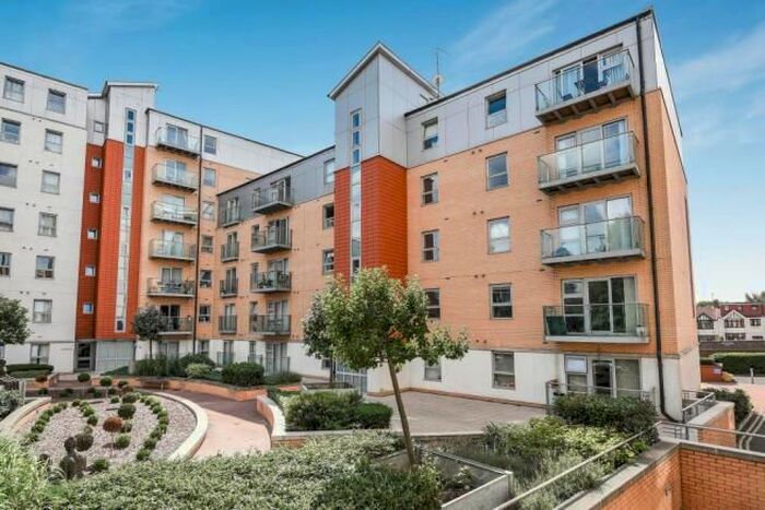 1 Bedroom Flat To Rent In Queen Mary Avenue, London E18