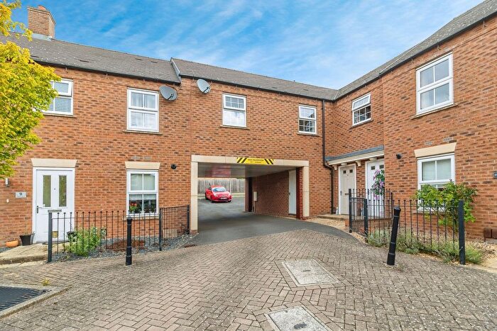 1 Bedroom Maisonette For Sale In Osprey Drive, Leighton Buzzard, Bedfordshire, LU7