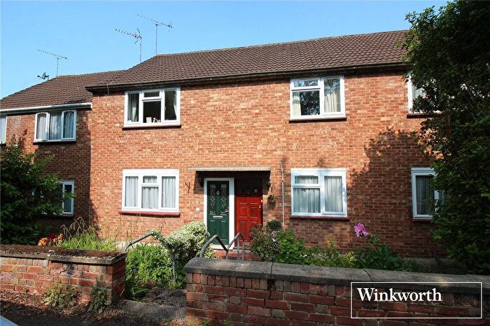 2 Bedroom Maisonette For Sale In Stuart Court, High Street, Elstree, Borehamwood, WD6