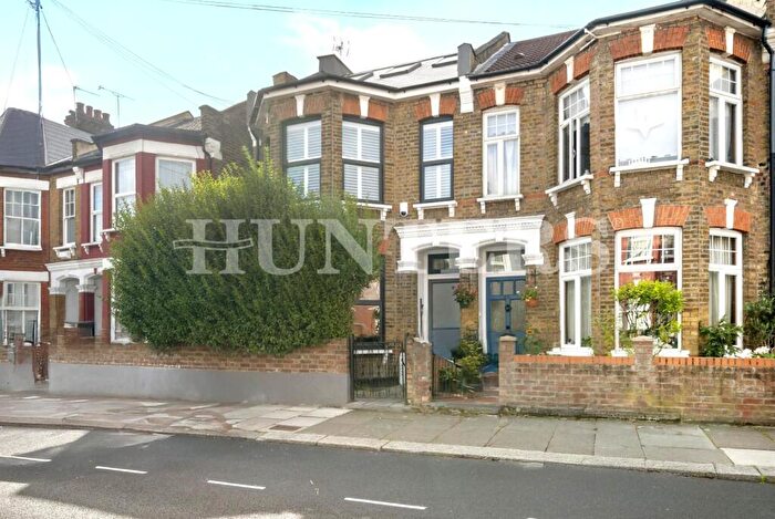 2 Bedroom Flat For Sale In Carlingford Road, London, N15