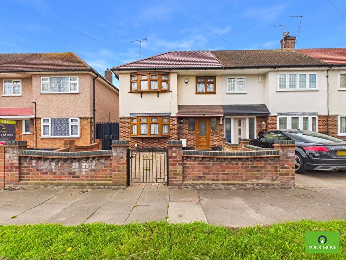3 Bedroom Terraced House For Sale In Nelson Road, Rainham, RM13
