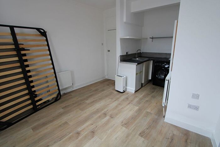 Studio To Rent In Waddon New Road, Croydon, CR0