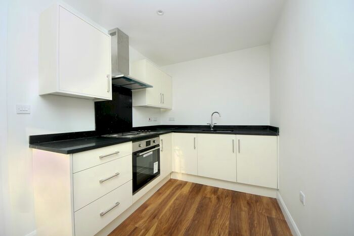 2 Bedroom Flat To Rent In Broadway, London, W13