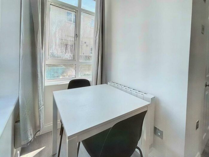 Apartment To Rent In Belle Vue Crescent, Southbourne, BH6