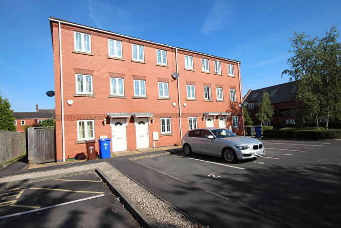 3 Bedroom House To Rent In Grants Yard, Burton Upon Trent, DE14