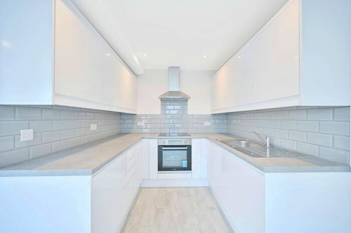 Studio To Rent In Bath Road, Cranford, Hounslow, TW5