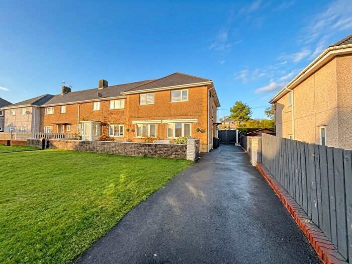 3 Bedroom Semi-Detached House For Sale In Heol Gwili, Llanelli, Carmarthenshire, SA14