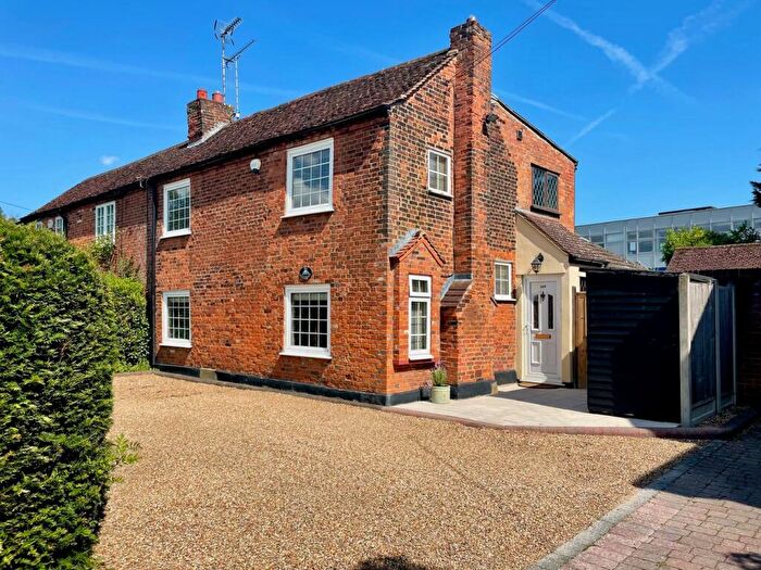 3 Bedroom Semi-Detached House For Sale In Chelmsford Road, Shenfield, Brentwood, CM15