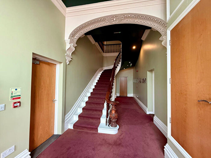2 Bedroom Apartment For Sale In The Lawns, Hull, Yorkshire, HU7