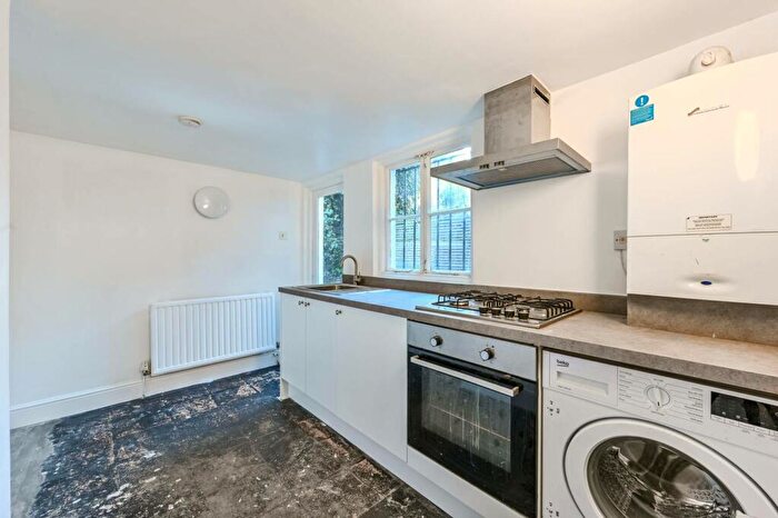1 Bedroom Flat To Rent In Queen Margarets Grove, Mildmay, London, N1