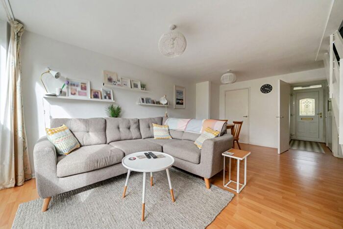 2 Bedroom Maisonette For Sale In Plas-Y-Coed, Lake Road East, Cardiff, CF23
