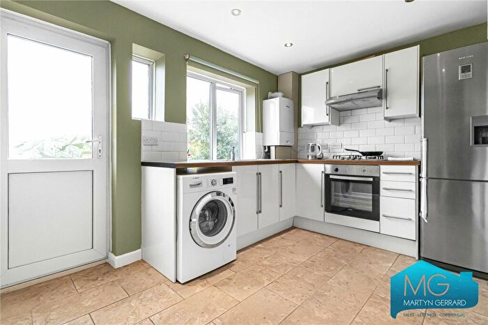 2 Bedroom Apartment To Rent In Willenhall Court, Great North Road, New Barnet, Hertfordshire, EN5