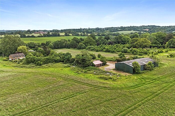 Semi-Detached House For Sale In Gravel Lane, Chigwell, IG7