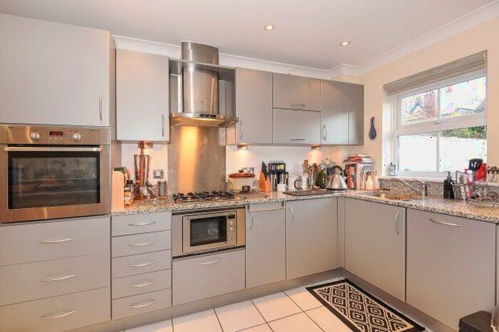 2 Bedroom Flat To Rent In Clarendon Court, Oxford, OX2