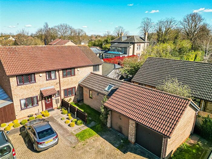 4 Bedroom Semi Detached House For Sale In The Rowans, Milton, Cambridge, CB24