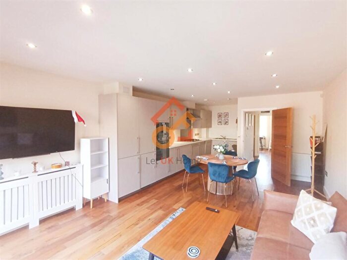 4 Bedroom House To Rent In Vinery Road, Cambridge, Cambridgeshire, CB1