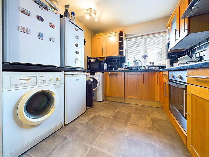 1 Bedroom Flat To Rent In Hanworth Road, Hounslow, TW4