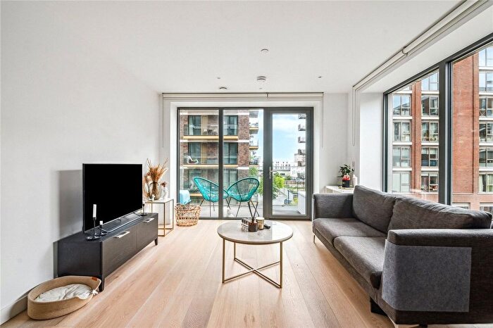 1 Bedroom Flat To Rent In Fairwater House, Bonnet Street, London, E16