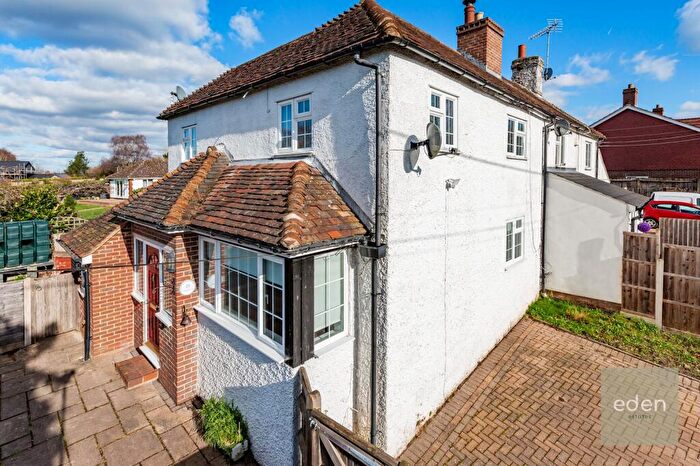 3 Bedroom Semi Detached House For Sale In Barming Road, Wateringbury, ME18