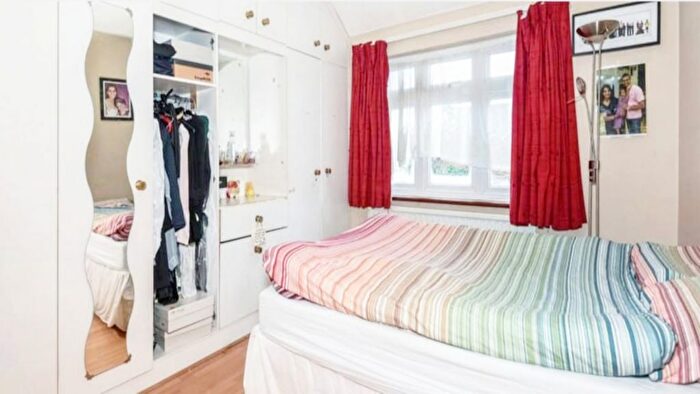 4 Bedroom Semi-Detached House To Rent In Harlington, UB3