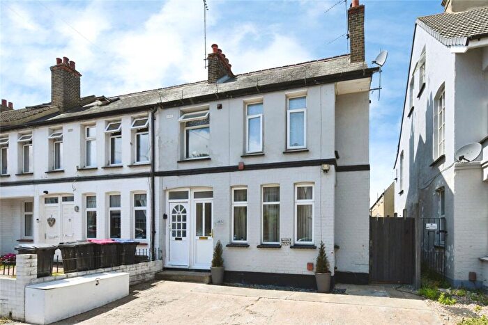 1 Bedroom Flat For Sale In Hildaville Drive, Westcliff -On-Sea, Essex, SS0