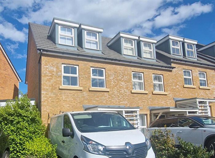 4 Bedroom End Of Terrace House To Rent In Wheeler Close, Dartford, DA1