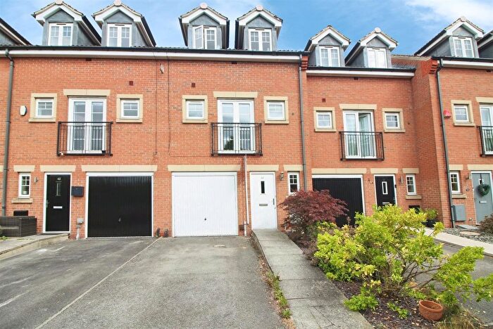 4 Bedroom Town House For Sale In Bridge Close, Church Fenton, Tadcaster, LS24