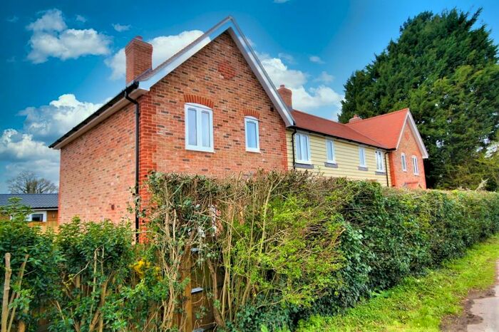 2 Bedroom End Of Terrace House To Rent In Golden Cross, BN27