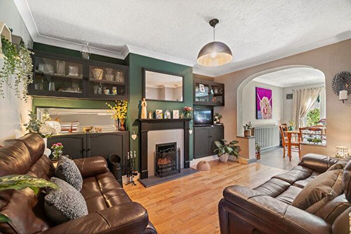 3 Bedroom Terraced House For Sale In Blundell Road, Edgware, HA8