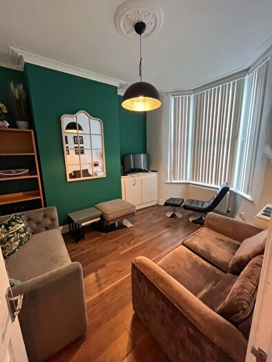 4 Bedroom Terraced House To Rent In Needham Road, Liverpool - Students July, L7