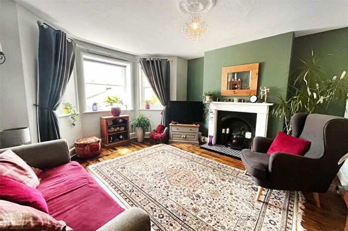 1 Bedroom Apartment For Sale In South Terrace, Littlehampton, West Sussex, BN17