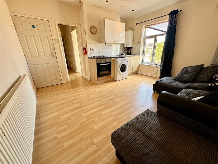 1 Bedroom Flat To Rent In South Street North, New Whittington, Chesterfield, S43