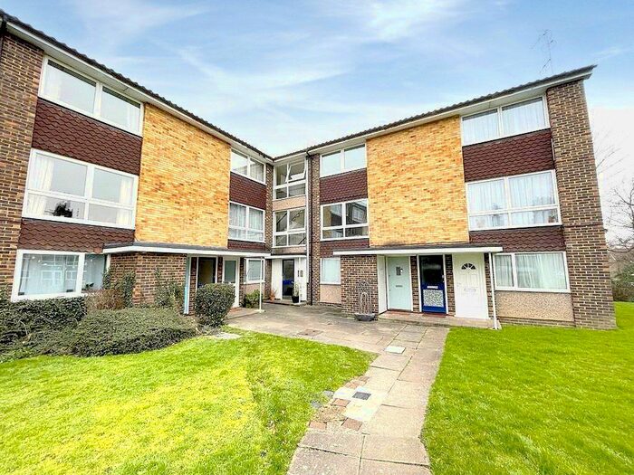 2 Bedroom Flat To Rent In Broadlands Court, Wokingham Road, Bracknell, Berkshire, RG42