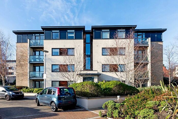 2 Bedroom Flat To Rent In Peacock Close, London, NW7