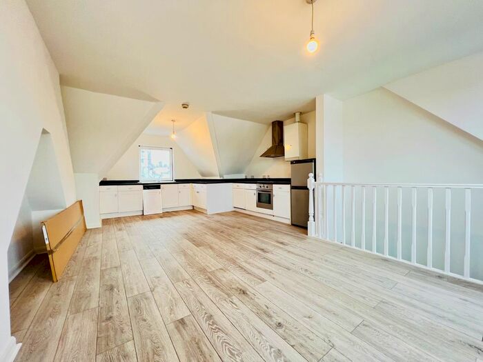 2 Bedroom Flat To Rent In High Street, Croydon, CR0