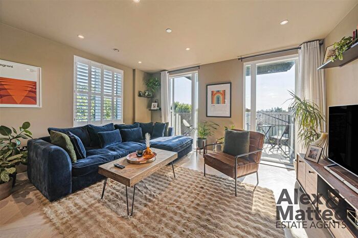 2 Bedroom Flat For Sale In Holly Tree Apartments, Bermondsey, SE16