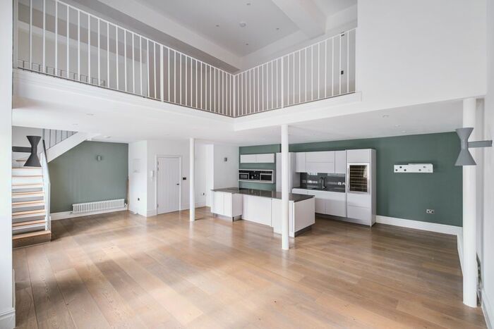 5 Bedroom Flat To Rent In Pages Yard, Church Street, London, W4