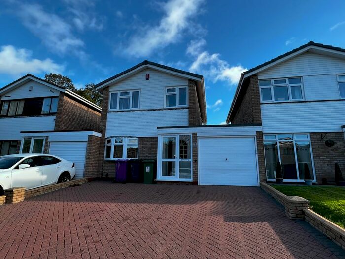 3 Bedroom Detached House To Rent In Glendale Close, Finchfield, Wolverhampton, WV3