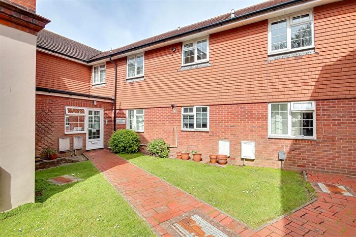 2 Bedroom Flat For Sale In Loxley Gardens, Bulkington Avenue, Worthing, BN14