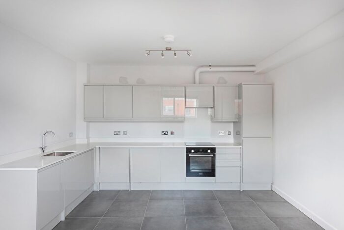 2 Bedroom Flat To Rent In Tower Bridge Road, London, SE1