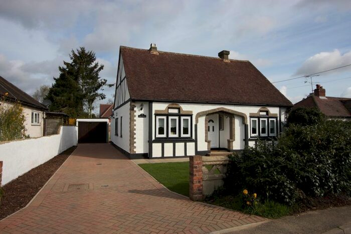 2 Bedroom Detached Bungalow To Rent In Beta Road, Chobham, Woking, GU24