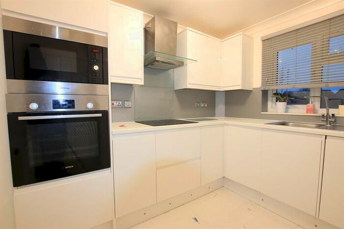 2 Bedroom Flat To Rent In Landau Way, Broxbourne EN10