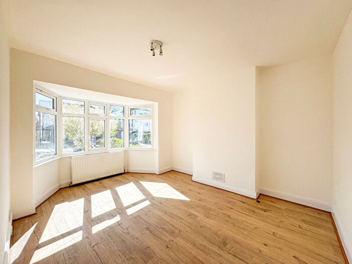 4 Bedroom Property To Rent In Farm Road, Edgware, HA8